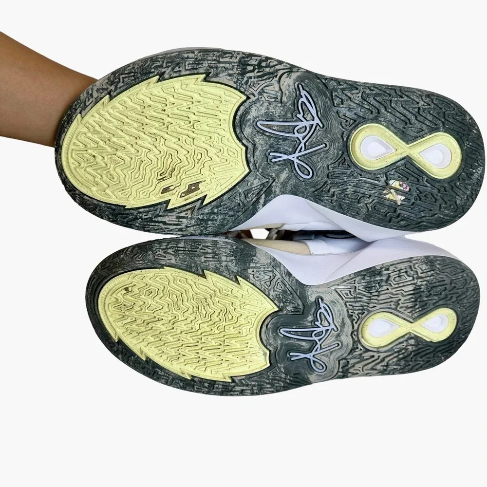 Nike Kyrie Infinity Basketball Shoes sz. US Boys 6 Yr. Old White DD0334-102‎